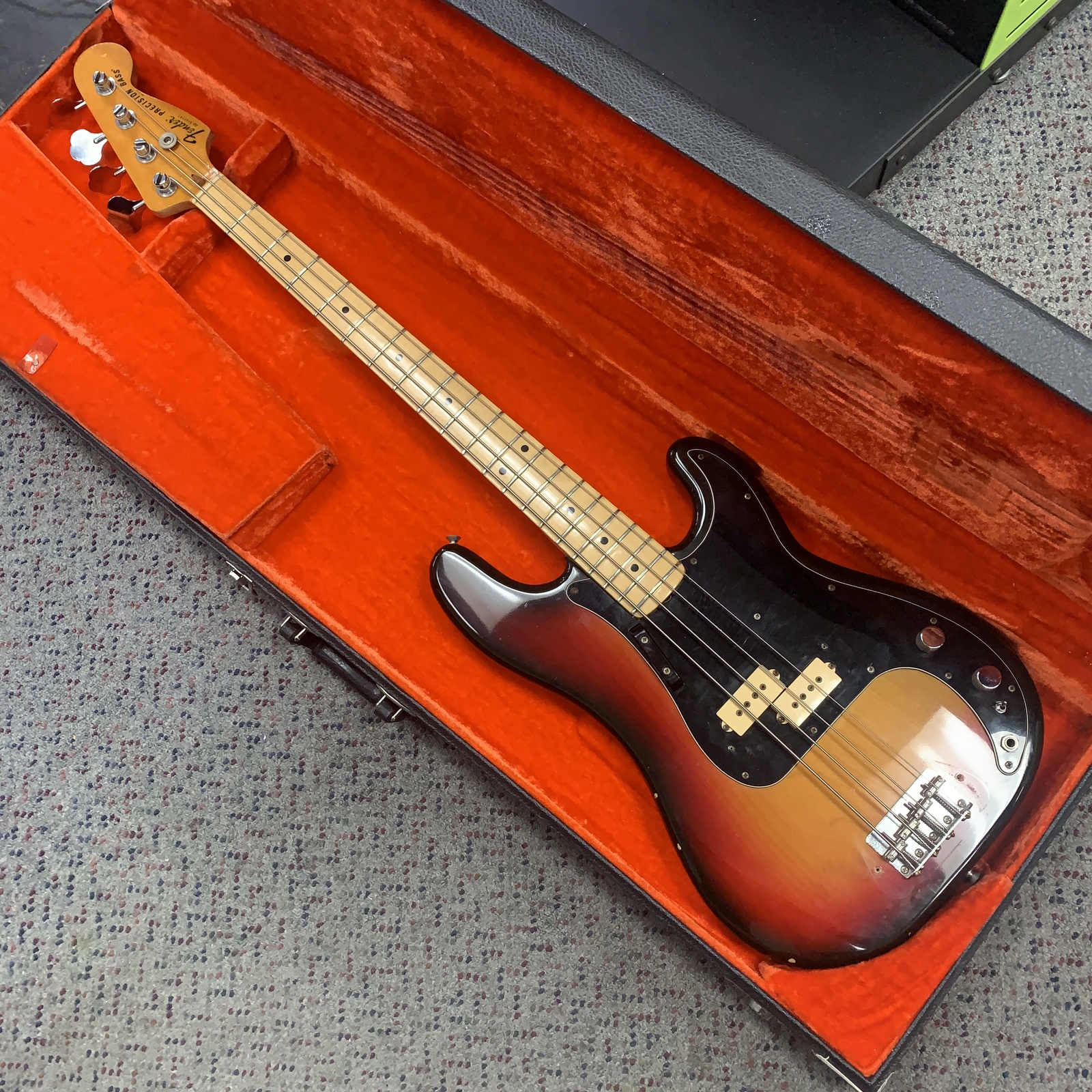 Fender Precision Bass 1978 Vintage with Hard Case (used)